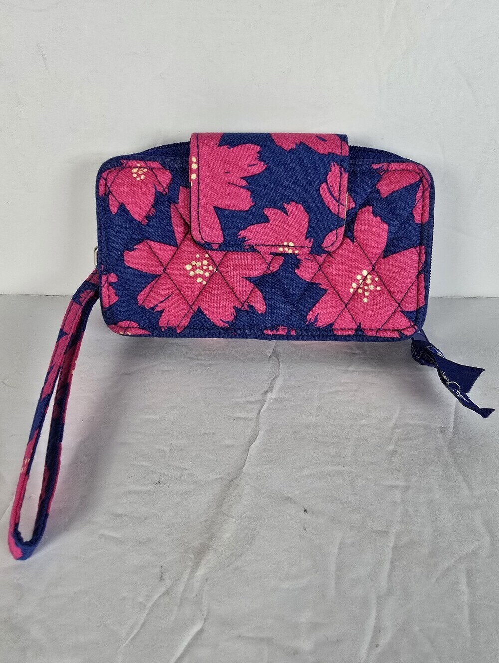 NWOT Vera Bradley Quilted Smartphone Wristlet Wallet Art Poppies Blue/Pink
